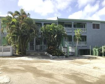 Diamond Gem Residence is located in proximity to the Dutch/French border - Cole Bay - Building