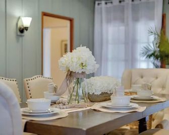 A Exquisite Vintage Rare Historical Ranch House! - Rancho Cucamonga - Dining room