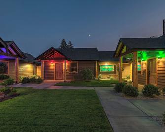 Bear Mountain Suite 10 - Grants Pass - Building