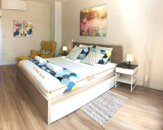 Unique Luxurious Jacuzzi Penthouse Duplex In City Center! 2 Baths! Free Parking! - Sofia - Schlafzimmer