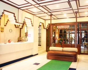 Garden Hotel - Bombay - Lobby