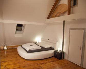 Stylish cozy gable suite in the former bakery in Fulda - Fulda - Schlafzimmer