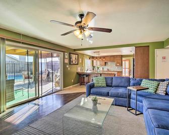 Breeze By the Pool Chula Vista Home with Game Room - Chula Vista - Living room