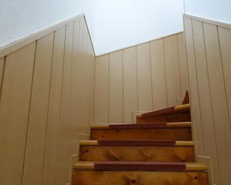 Quiet room in Budapest near airport with free parking - Budapest - Stairs