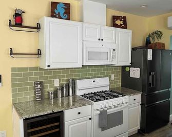 Bayside Bungalow-Updated Home Near the Bay & Beach - Atlantic City - Mutfak