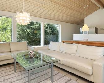 Modern Holiday Home in Albaek With Terrace - Ålbæk - Living room