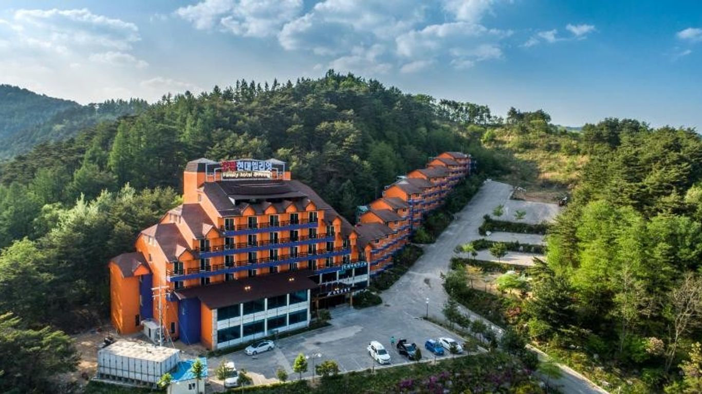 Hyundai Elliot Hotel and Resort