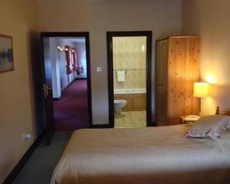 The Yeats County Inn Hotel - Curry - Camera da letto