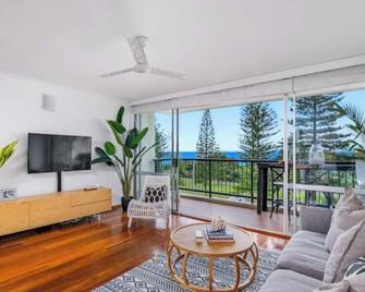 Burleigh Beachfront Beauty 2 Bed Parking Wifi - Burleigh Heads - Living room