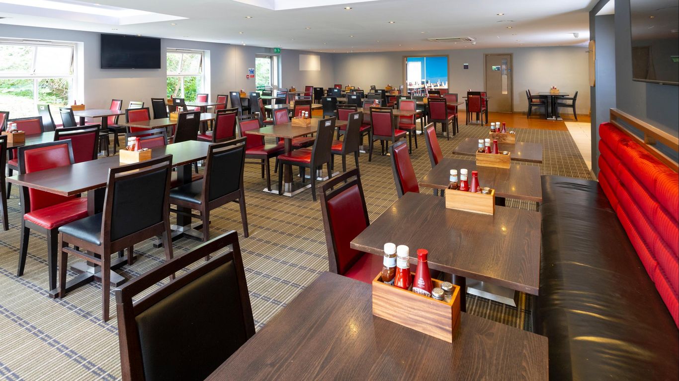 هوليداي إن إكسبارس - س ت رٓ ايراتب باي آيتش جي