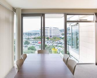 Victoria View - 3 bed including car parking, next to Takina and opposite Te Papa - Wellington - Dining room