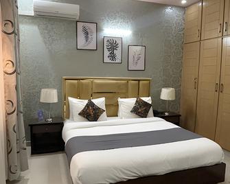 Umda Hotel Pine Top - Murree - Bedroom