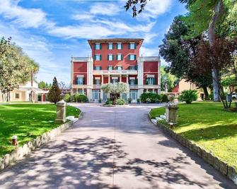Hotel Villa Pigna - Folignano - Edificio