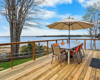Roomy waterfront home. Stunning views. Enjoy the Fall colors this October. - Ellsworth - Balcone