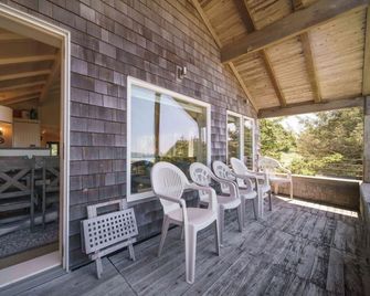 Chapman Cove By Avantstay Gorgeous Beach Bungalow W/ Sauna - Cannon Beach - Balcony