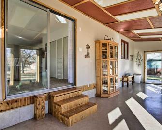 Cozy Choteau Home with Fire Pit, Grill, Yard! - Choteau - Lobby
