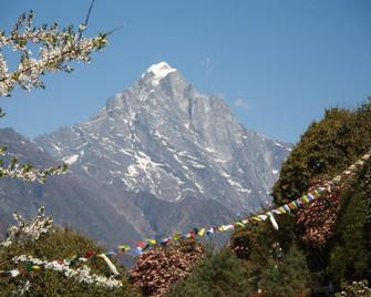 Himalaya Lodge - Lukla - Vista del exterior