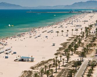 هوتل تريس أنجلاس - غانديا - شاطئ