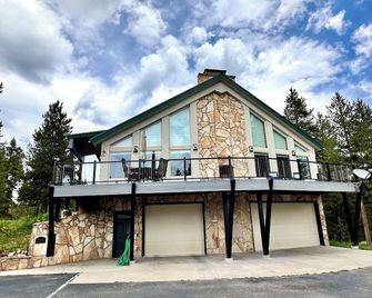 Mountain Retreat Leadville Area with Private Fishing - Leadville - Building