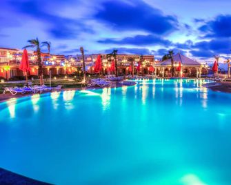 Porto Matrouh Beach Resort - Mersa Matruh - Pool