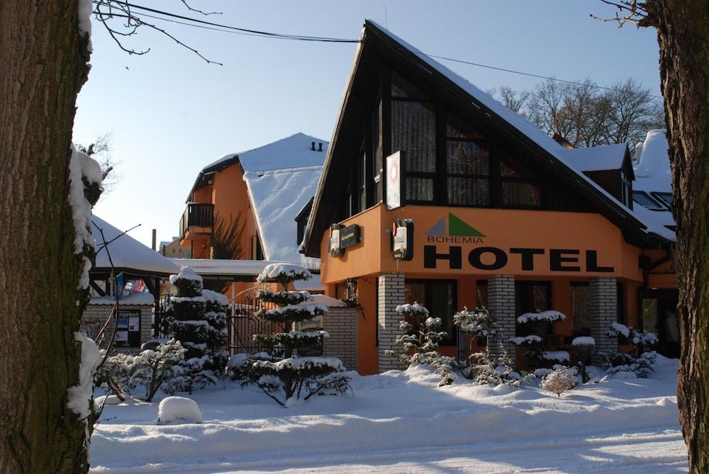 Hotel Bohemia - פרנטישקובי לאזנה - בניין