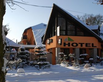 Hotel Bohemia - פרנטישקובי לאזנה - בניין