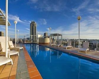Darling Harbour 1 Bedroom Apartment at 38 Harbour St Sydney - Sídney - Piscina