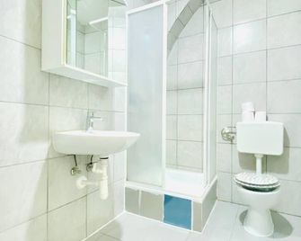 Sweet 3-Bedroom shared Apartment in a Quiet Neighborhood - Viena - Baño
