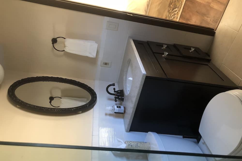 Room amenity view of LaLa’s Llama, Truman Heritage District, Independence Square