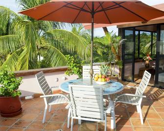 Hotel Casamar Suites - Puerto Escondido - Patio