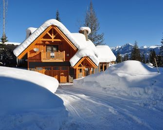 3200 sqft/297 sqm Full Timber Frame. 3 Floors of Pure Luxury. 5 Family Retreat - Golden - Bâtiment