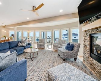 Beach Glass Cottage on North Beach w/Hot Tub - Unforgettable Views - South Haven - Huiskamer