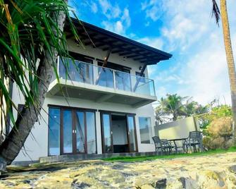 Surfside Serenity - Ss Beach - Ahangama - Edificio