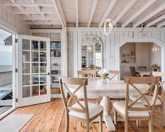 6.5-Acre Oceanfront Estate - Wakefield - Essbereich