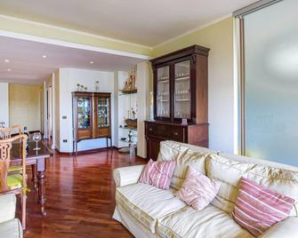 2 Bedroom Nice Apartment In Orbetello - Orbetello - Soggiorno