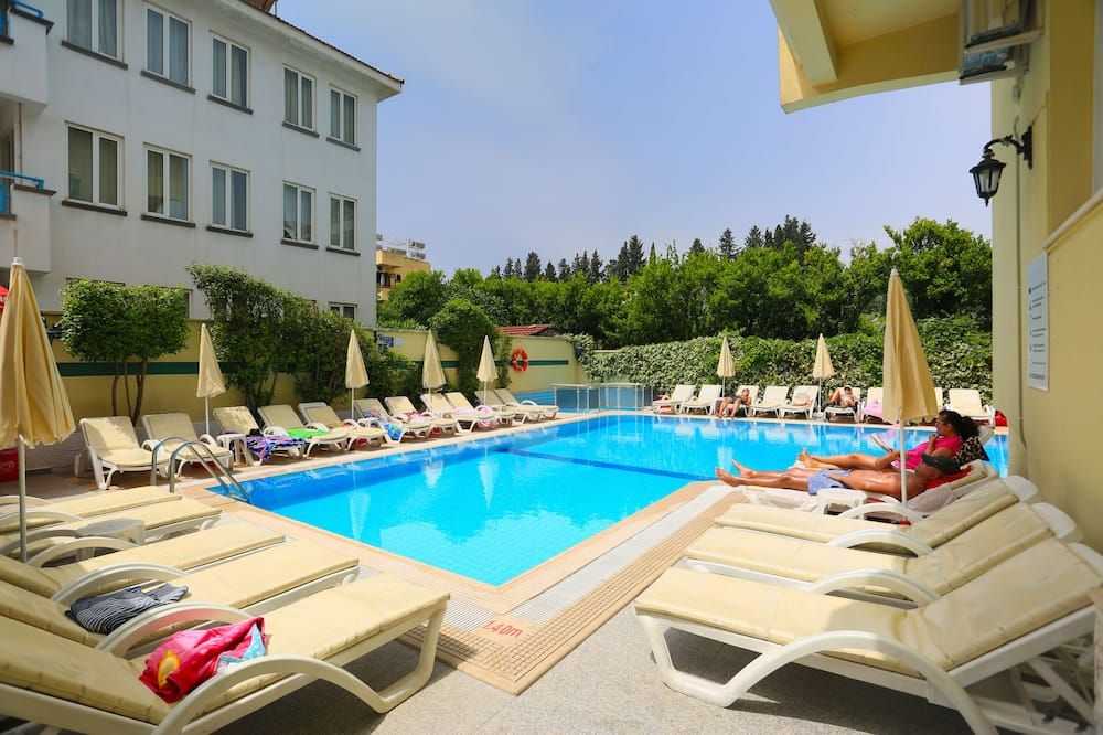 أماريس أبارتمنتس - مارماريس - حوض السباحة