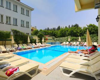 Amaris Apart - Marmaris - Piscina