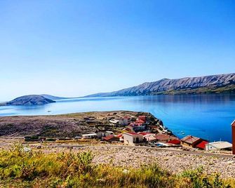 2 Bed Flat - Sleeps 8 - Parking - Wifi - Zubovići - Playa