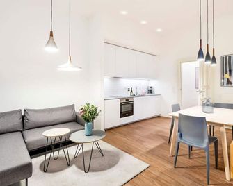 1-Bedroom Apartment 70sqm with a cozy living room(3) - Berlin - Living room