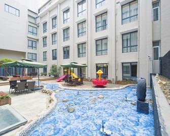 Maison New Century Hotel - Zhoushan - Building