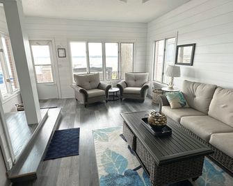 Remodeled 5-bedroom 3-Bath house for your family fun! - Clear Lake - Obývací pokoj