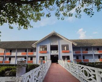 Sun & Sea Resort- Vip Unit 3 (Lagoon Vip /Garden Vip View) - Huế - Gebäude