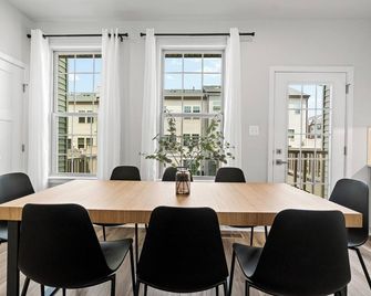 Family & Dog Friendly - Arcade - Prime Location - Jessup - Dining room