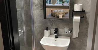 Da Vinci Guest House Gatwick - Crawley - Bathroom