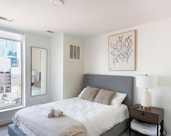 Landing Spectacular Studio Clubhouse Gym - Detroit