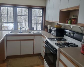 Traveling- 6 Minutes From Aspirus Hospital And Downtown Wausau Or Granite Peak - Wausau - Kitchen