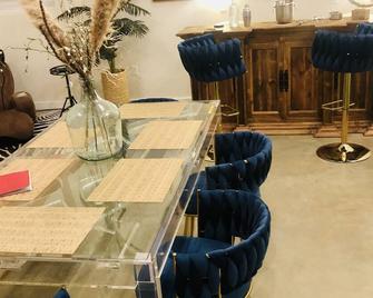 Hot Tub Getaway At The Golden Palms On Chamberlain - Baker - Comedor