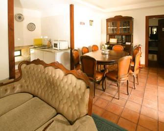 Courtyard House - Durrães