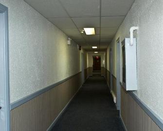 Valemount Hotel - Valemount - Flur