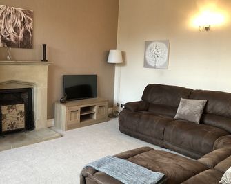 Historic, homely village retreat with log fires, in stunning Borders. Sleeps 4/6 - Duns - Sala de estar